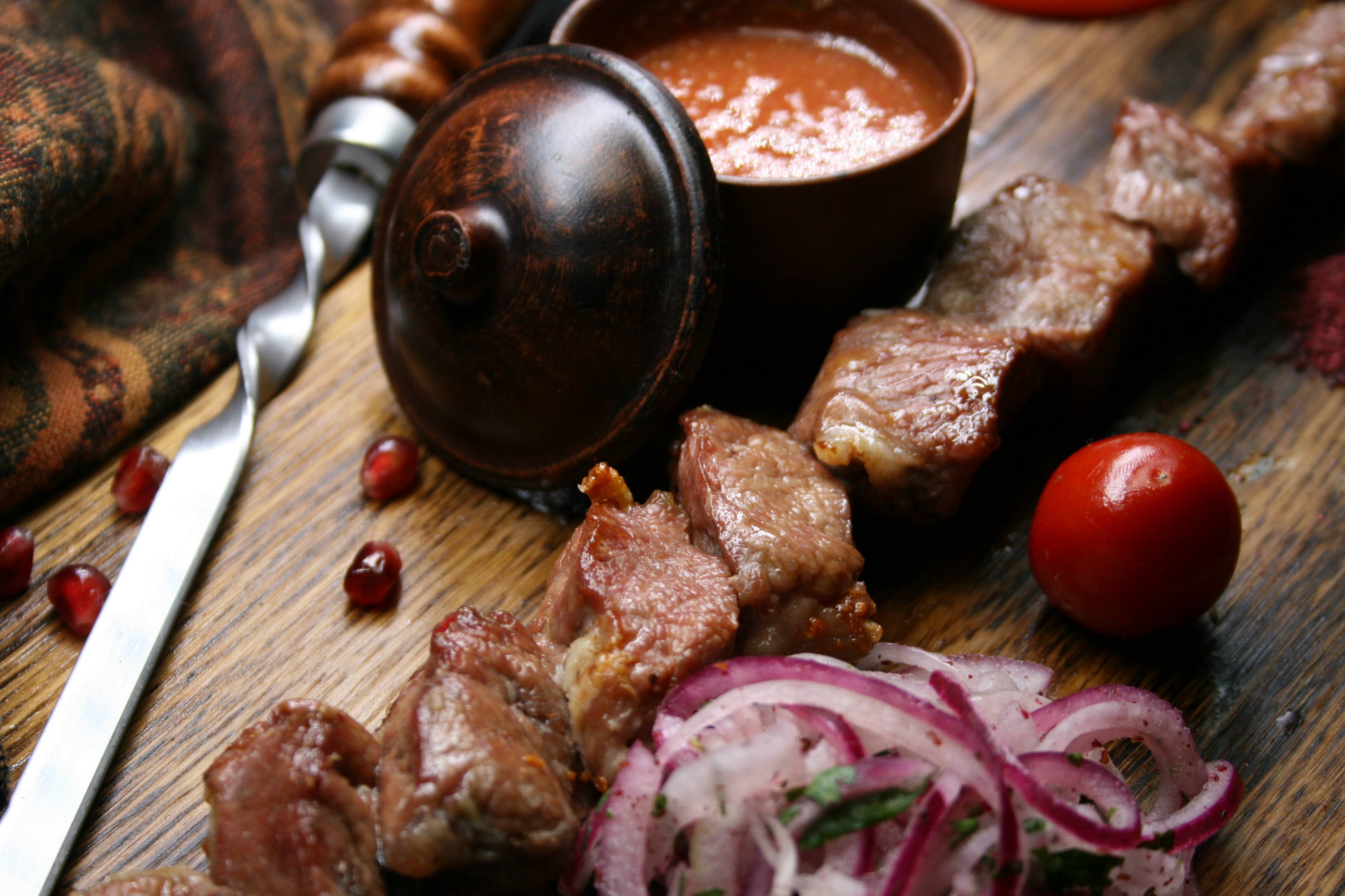 Шашлык по-кавказски — 8 самых вкусных рецептов от шеф-поваров с мировым именем