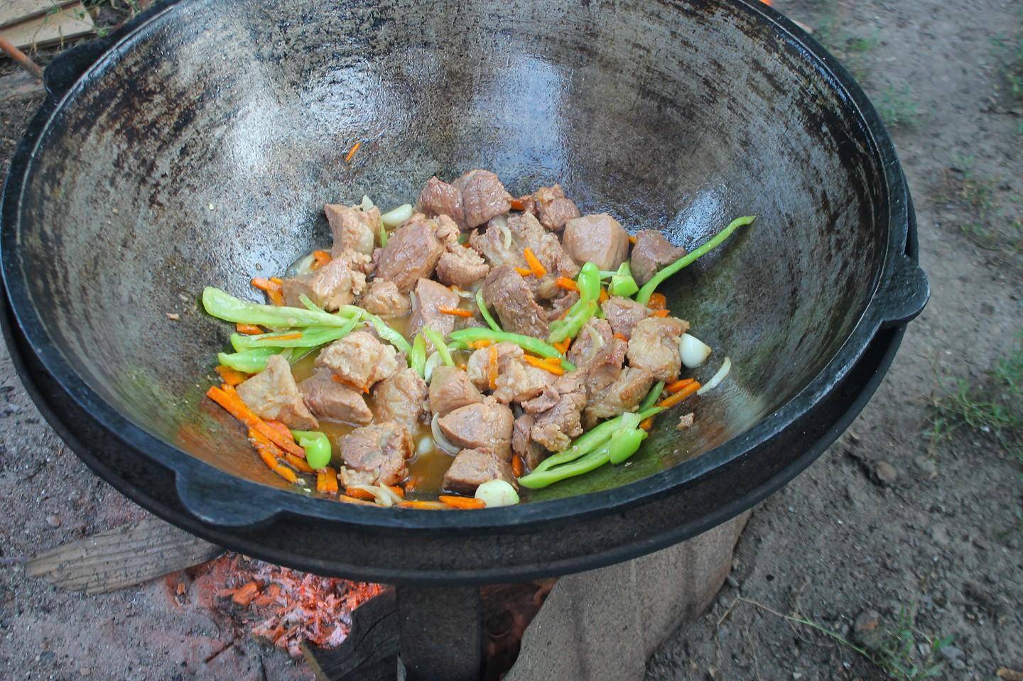 Говядина в казане на костре с картошкой и овощами рецепт с фото пошаговый