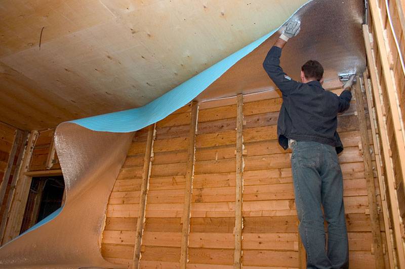 Монтаж фольгированного утеплителя на потолок, как крепить фольгированный утеплитель к потолку