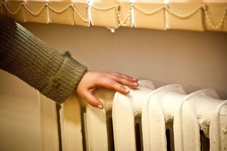 Почему радиатор внизу холодный а сверху горячий