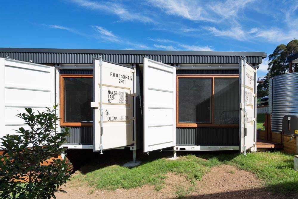 Стильный черный дом из контейнеров: достойная альтернатива традиционным технологиям