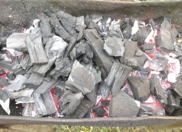 Способы, как делают уголь для шашлыка