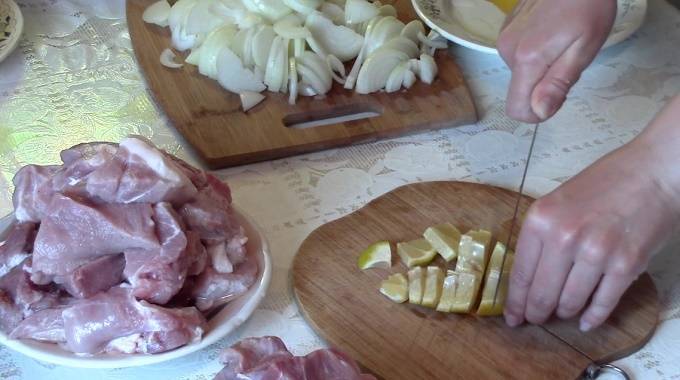 5 рецептов вкусного лука к мясу