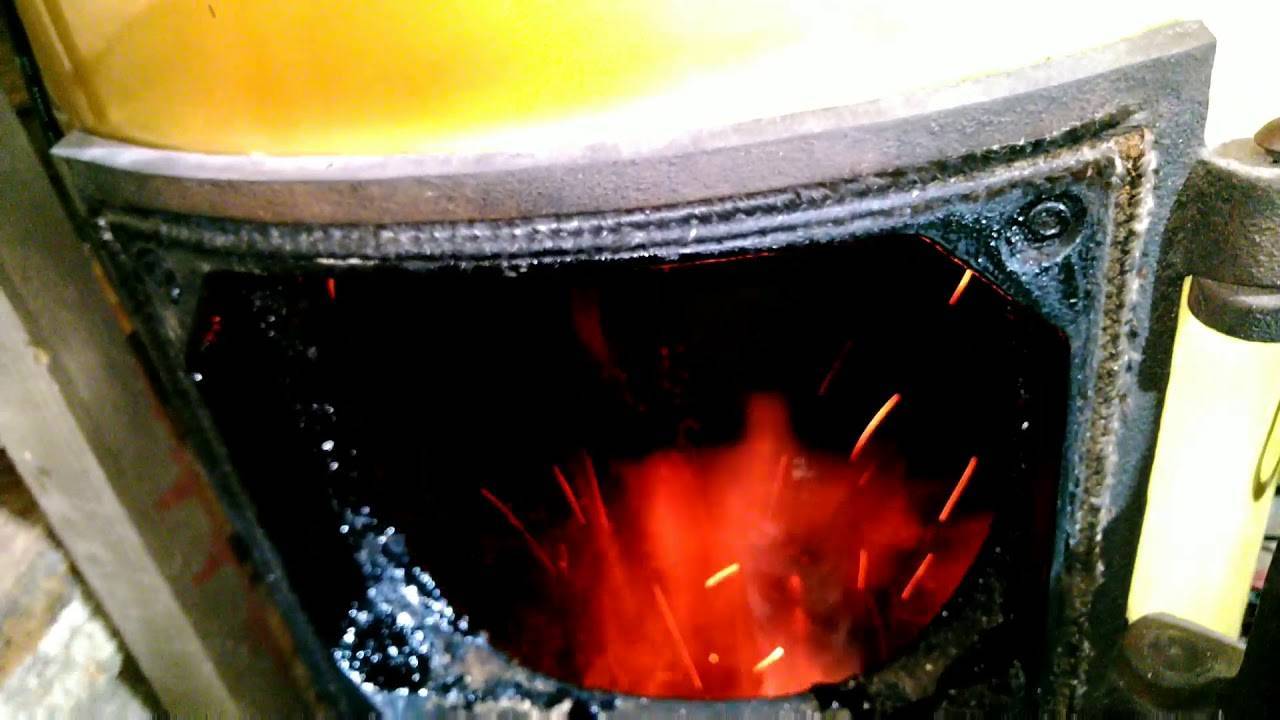 Как правильно почистить твердотопливный котел отопления от смолы в