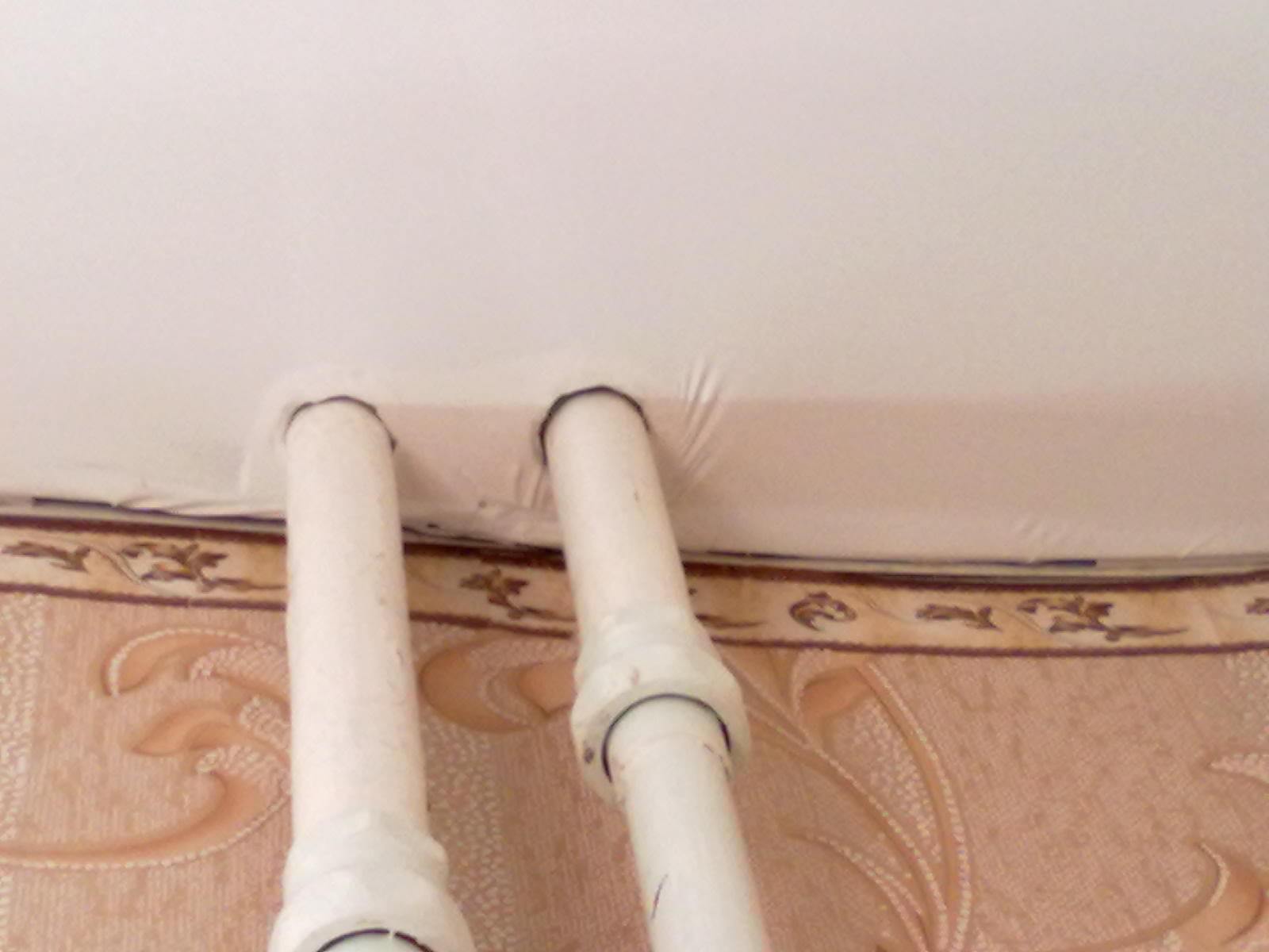 Как уберечь натяжной потолок от перегрева вокруг стояка отопления? | записки прораба 2.0