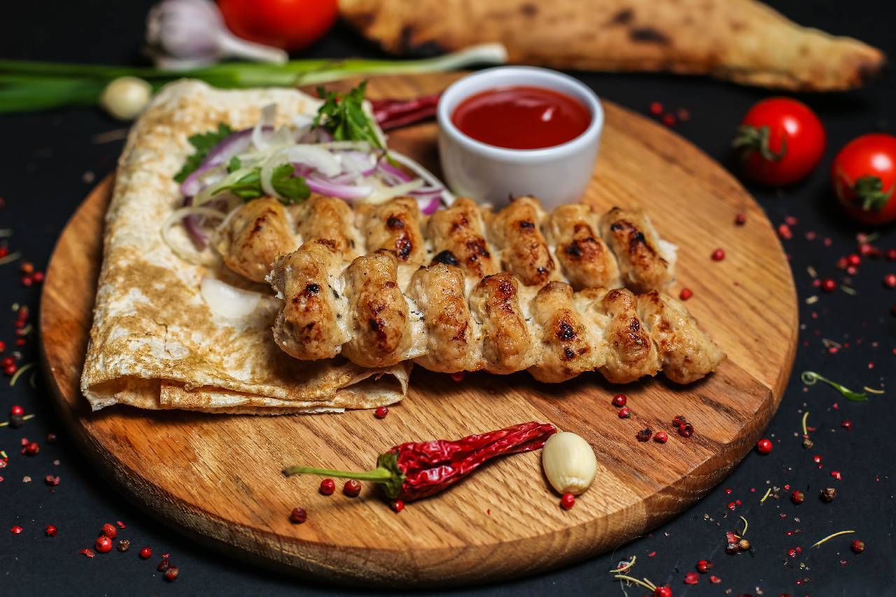 Рецепт люля-кебаб на шампурах и решетке - вкусные мясные люляки