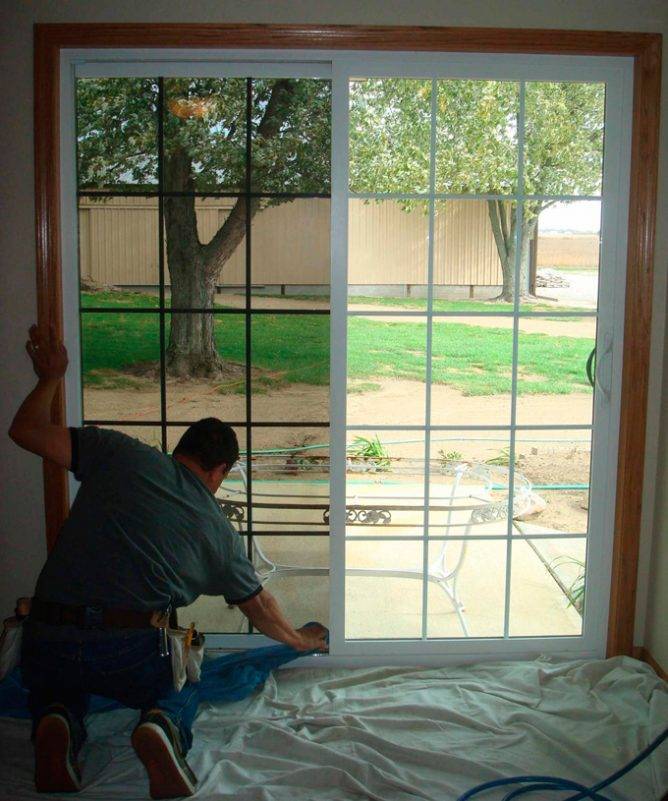 Светонепроницаемые шторы: жалюзи и рулонные, светомаскировка на окна и затемняющие занавески