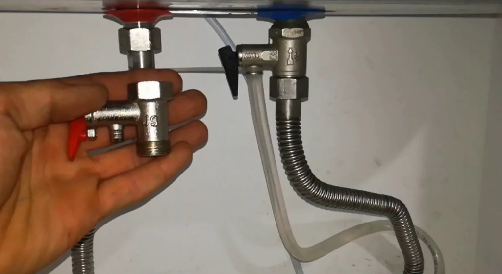 Капает вода из водонагревателя: что делать?