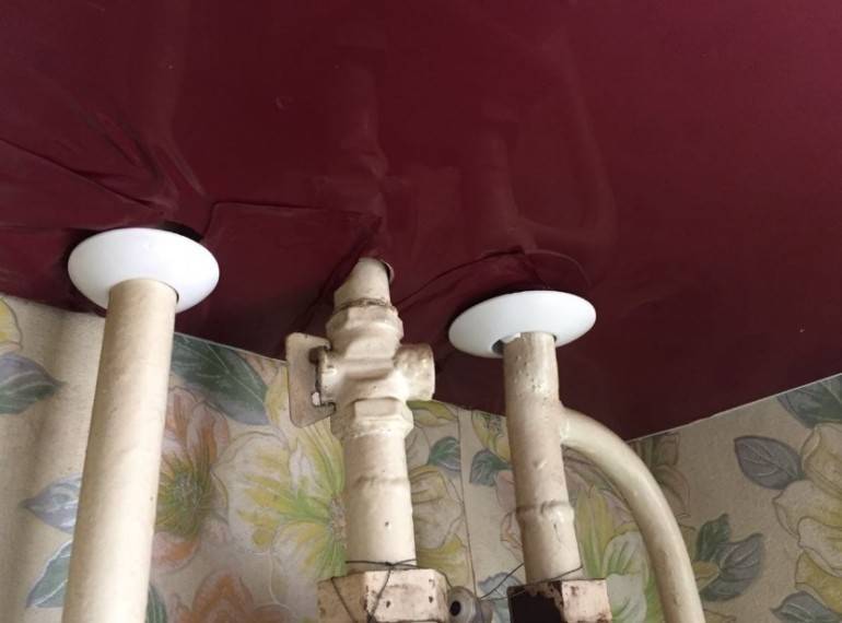 Как сделать обвод трубы на натяжных потолках – правила обхода труб