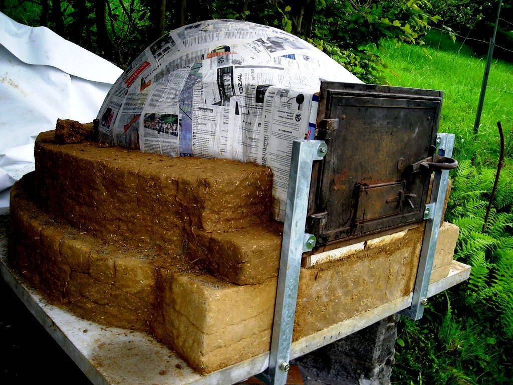 Глиняная печь: две технологии строительства и уличная печка из глины своими руками