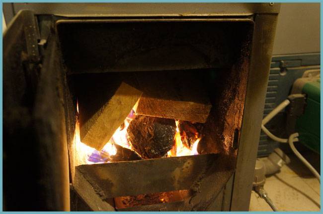Как правильно топить печку углем в доме