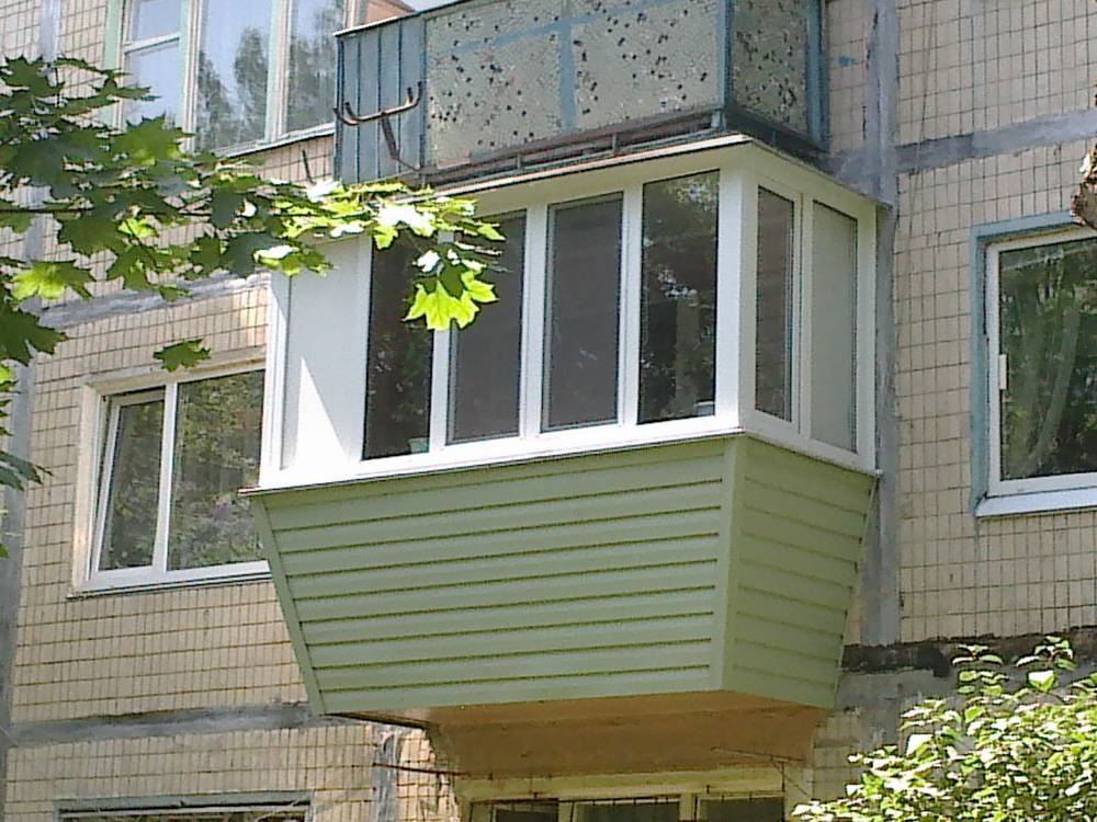 Как обшить балкон снаружи