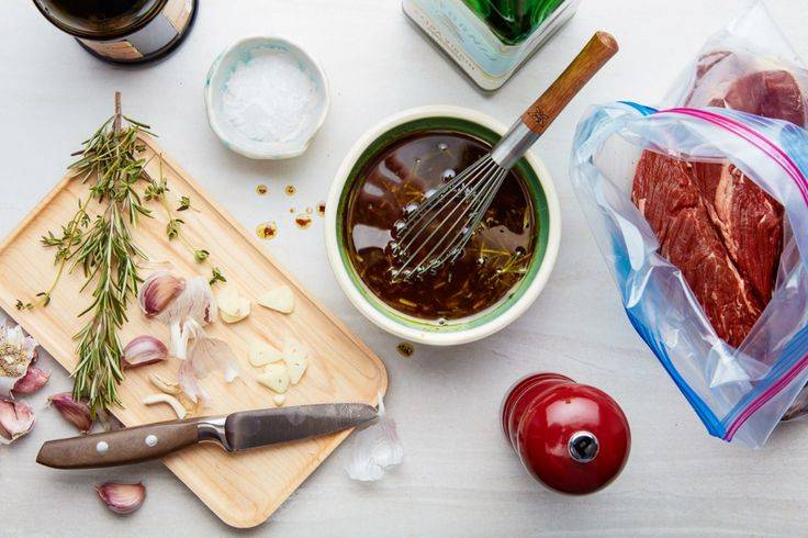 Как замариновать мясо для шашлыка - 12 лучших рецептов