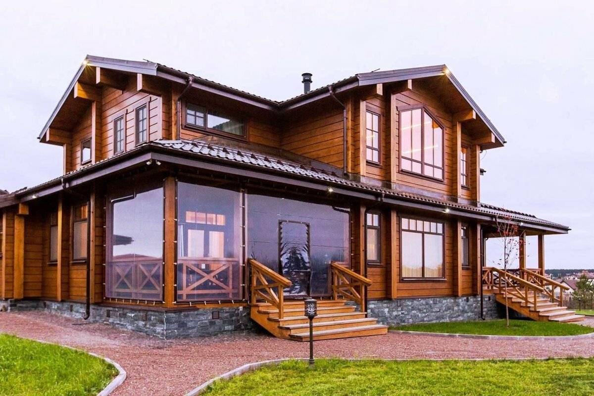 Красивые деревянные дома из бруса бревна и сруба, особенности материалов и как они влияют на внешний вид постройки - 40 фото