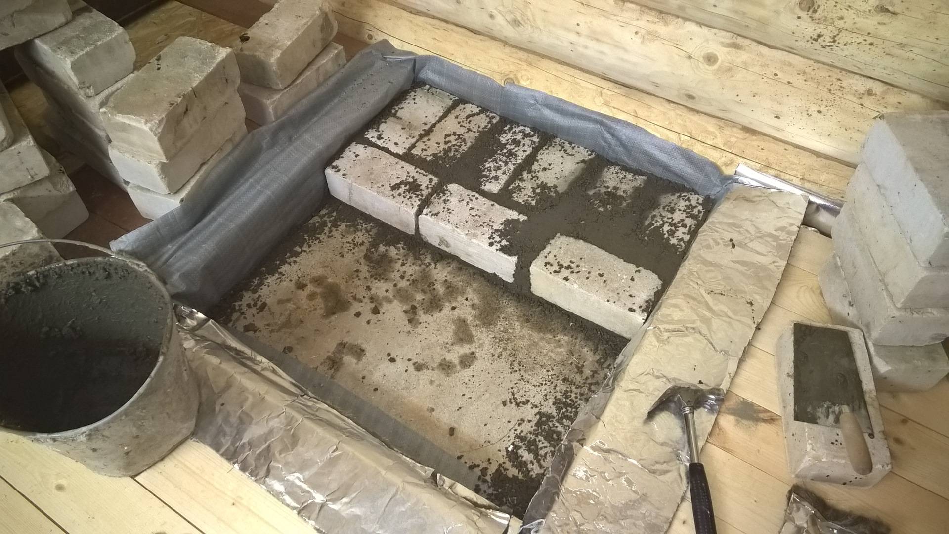 Как сделать фундамент под тяжелую кирпичную печь: пошаговая инструкция