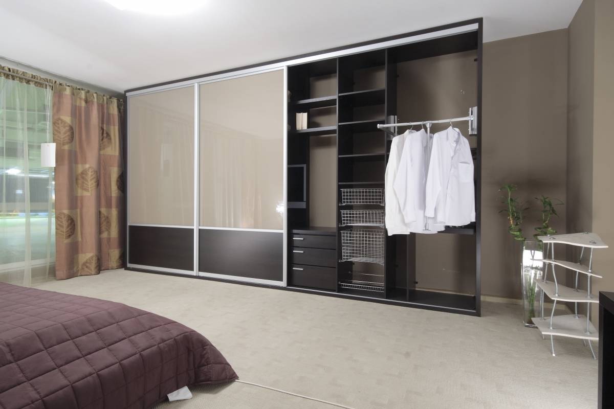Разновидности встроенных шкафов-купе в спальню, фото, идеи дизайна