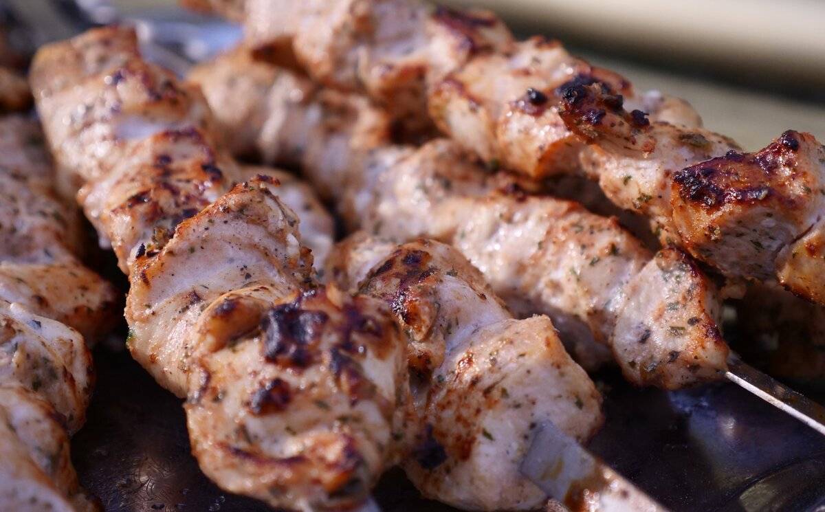 Шашлык из курицы: самые вкусные маринады для курицы, чтобы мясо было сочное и мягкое.
