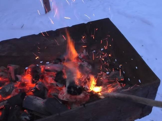 Как развести костер без углей. как разжечь угли в мангале: 12 проверенных способов