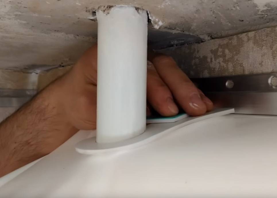 Как уберечь натяжной потолок от перегрева вокруг стояка отопления? – pechiexpert