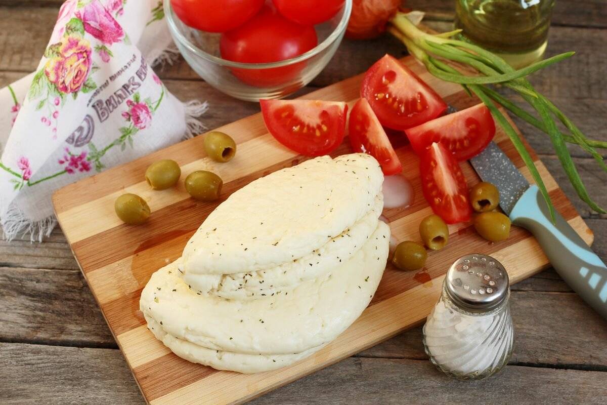 Какой сыр можно жарить на сковороде: с панировкой или без