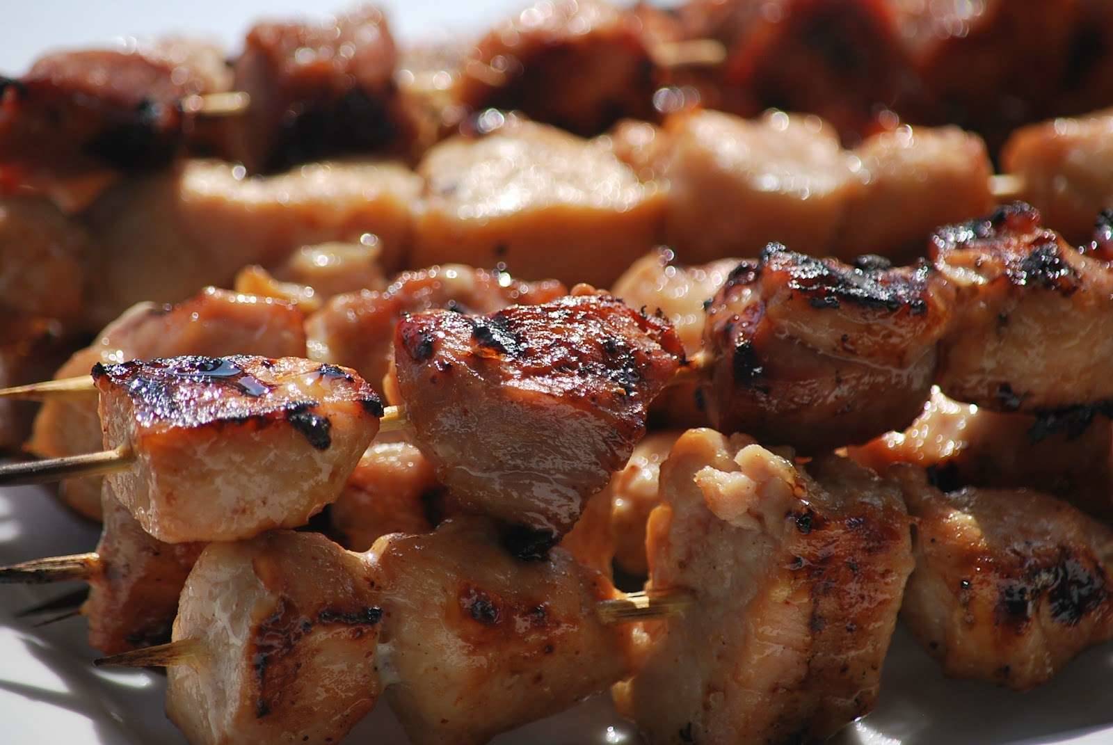 Самый вкусный маринад для шашлыка из свинины сделает мясо мягким, сочным и ароматным