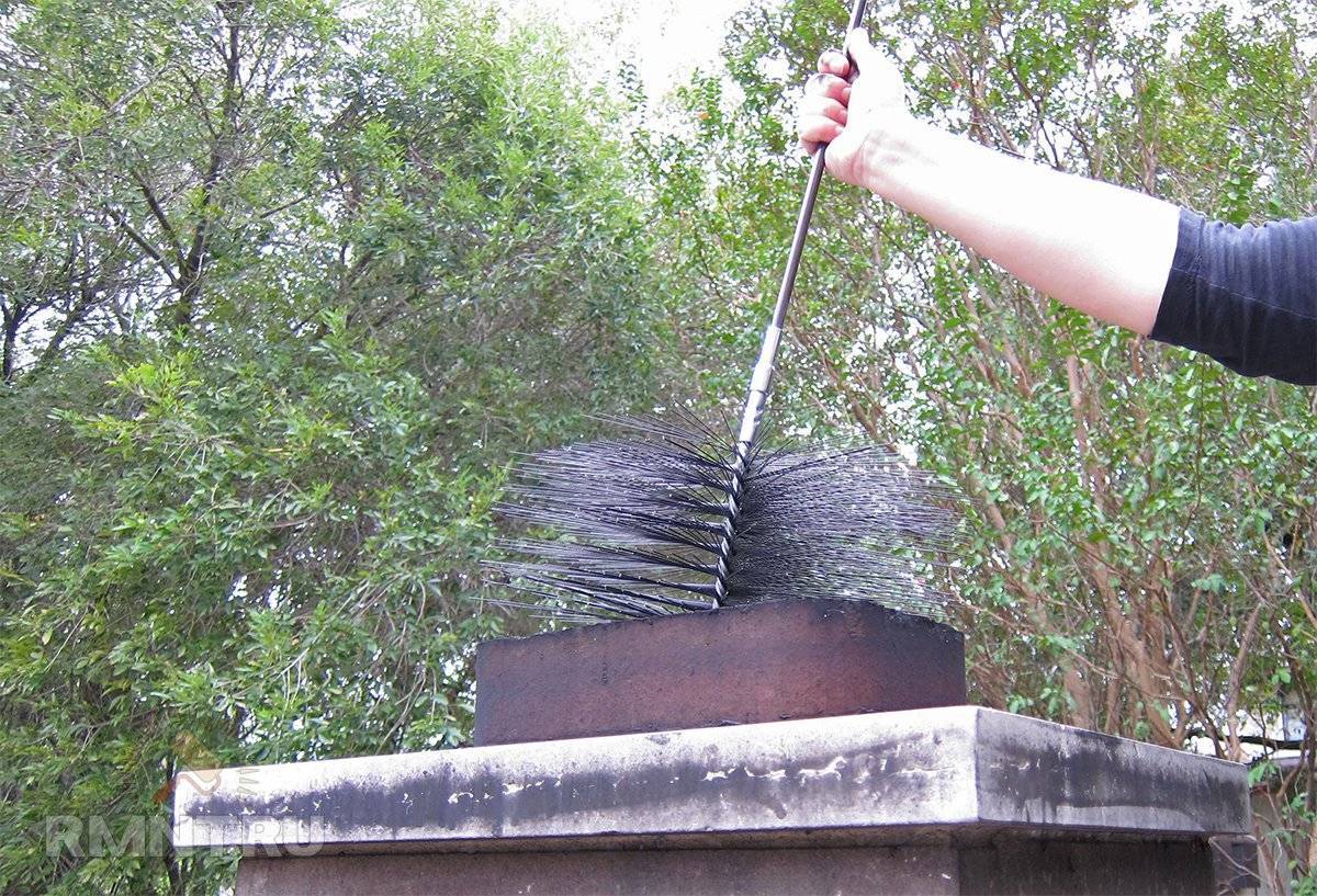 Как чистить дымоход печи от сажи – варианты и средства