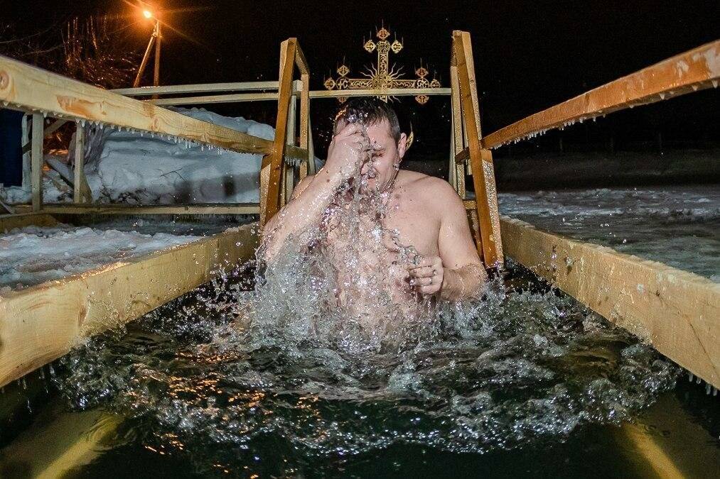Купание на крещение в проруби: смысл обряда, как правильно подготовиться и купаться в первый раз