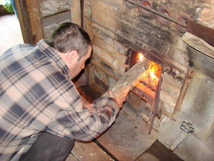 Как правильно топить баню дровами - пошаговая инструкция по растопке печи