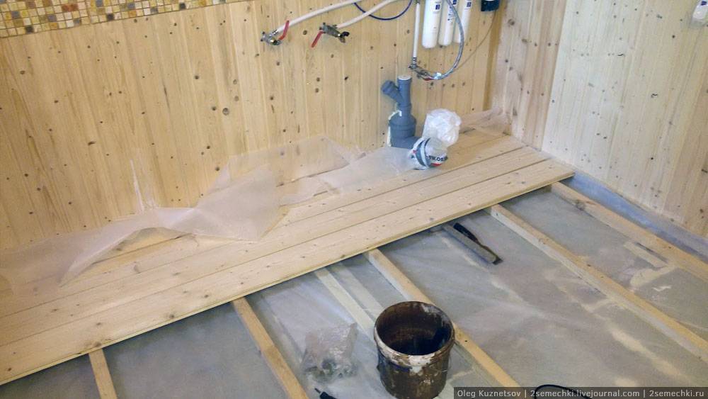 Как сделать протекающие и не протекающие деревянные полы в бане