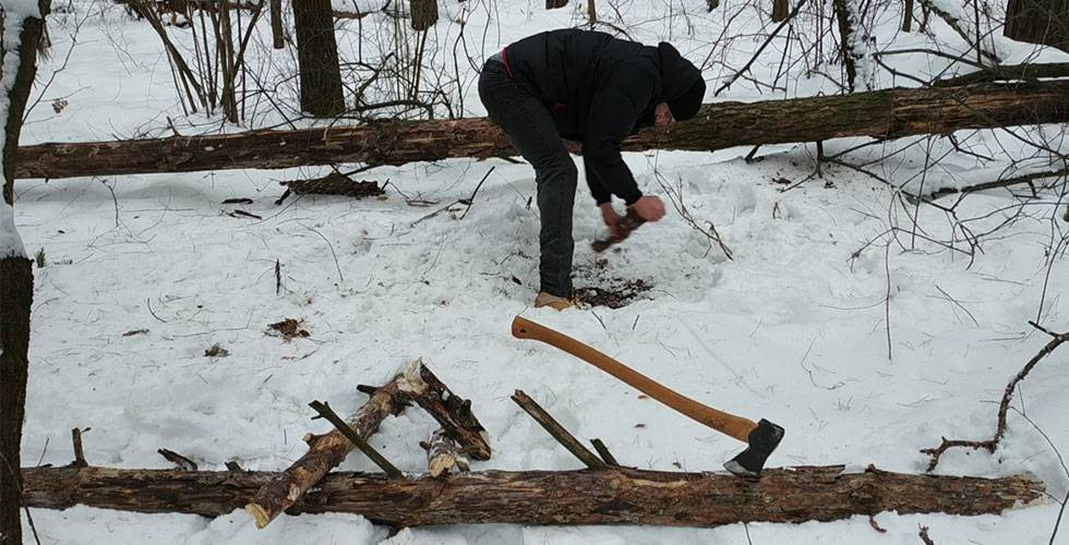 Как разжечь костер зимой в лесу: выбор места, фото и видео