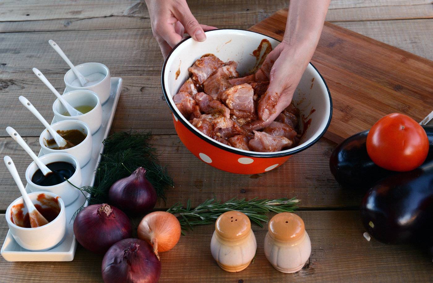 Лучшие рецепты маринадов для шашлыка из свинины — готовьте всегда сочное и мягкое мясо