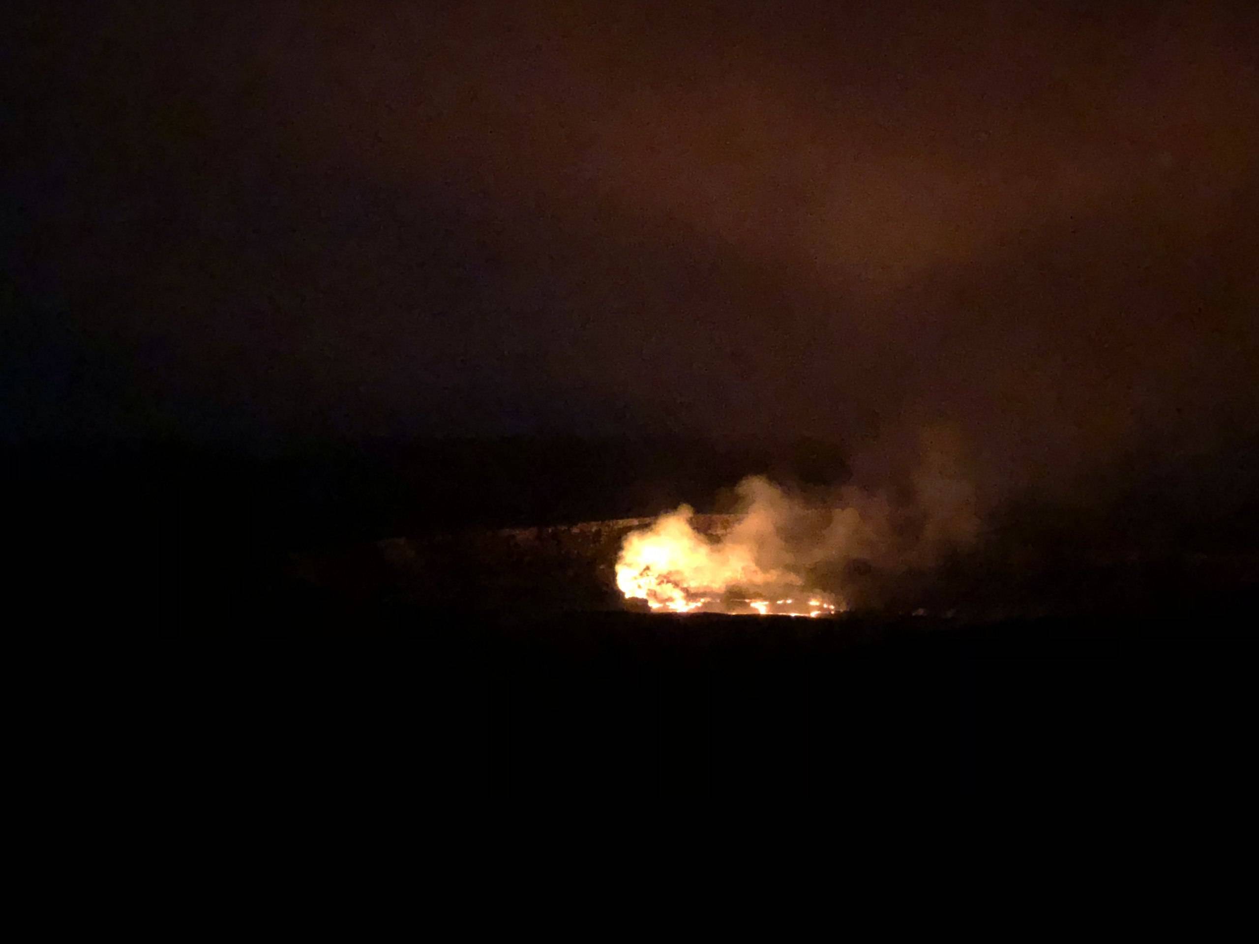 Как горят деревья под воздействием лавы? это выглядит необычно - hi-news.ru
