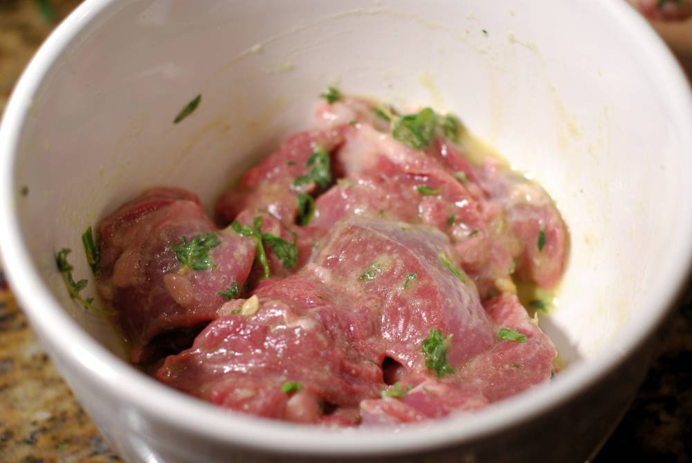 Как замариновать мясо баранины для шашлыка: рецепты маринадов