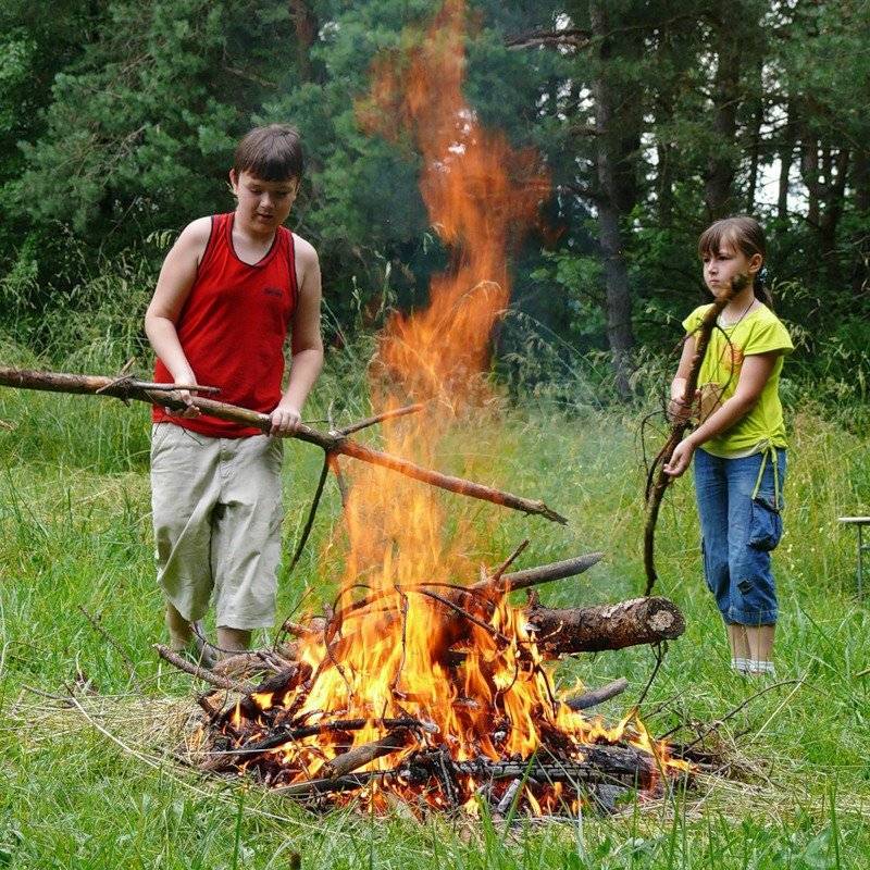 Как правильно разжечь костер в лесу