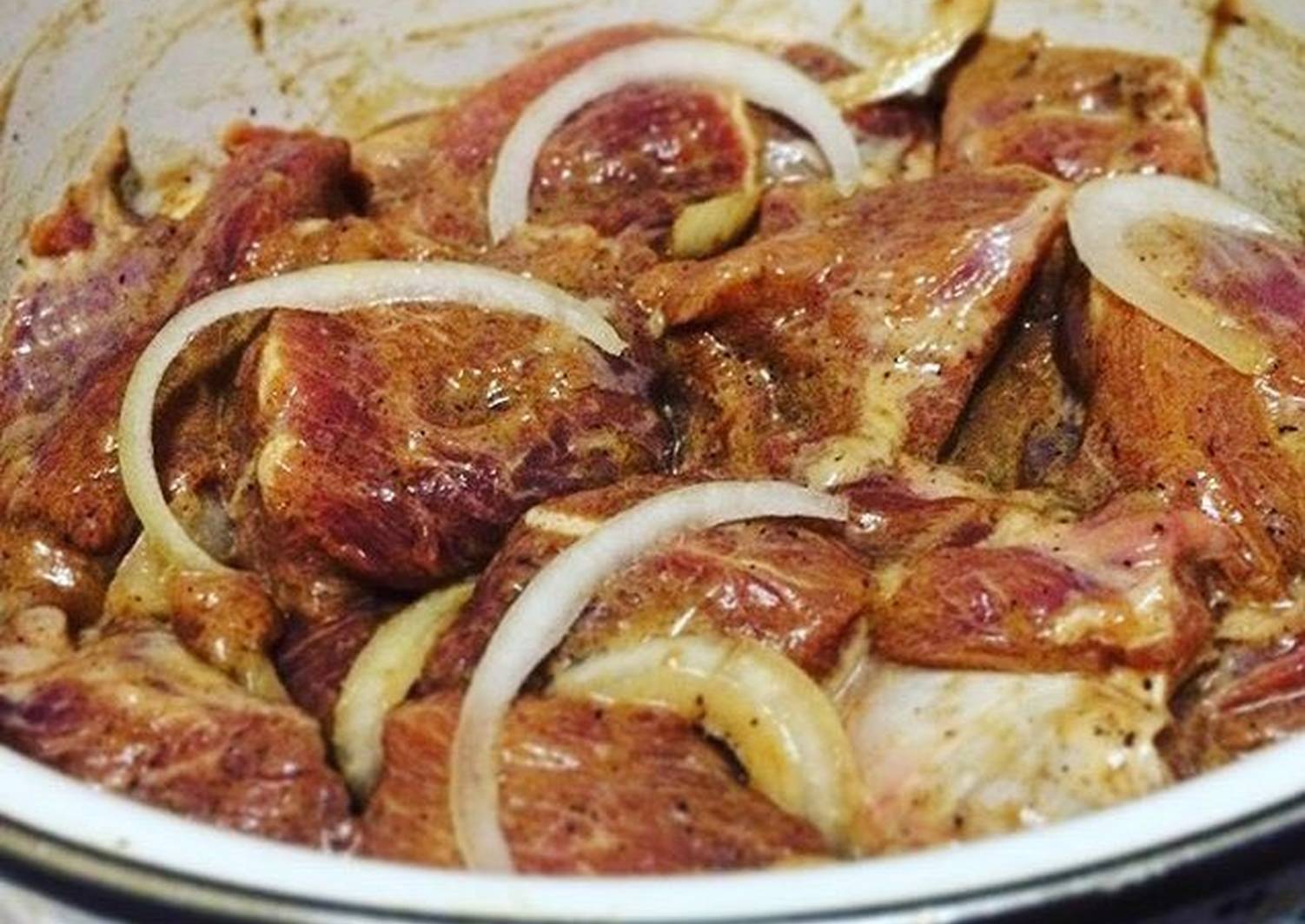 Самый вкусный маринад для шашлыка из свинины: 4 рецепта, чтобы мясо было мягким