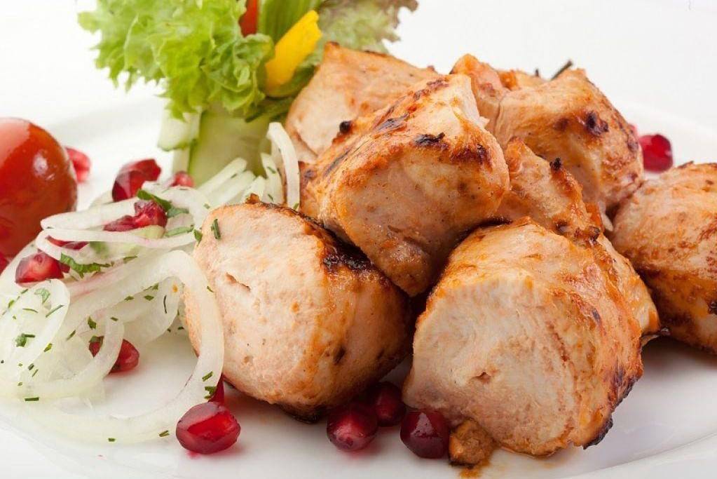 Шашлык из курицы в духовке — 9 рецептов приготовления на шпажках