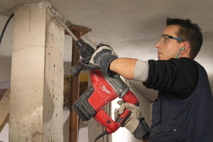Как правильно штробить стену под проводку в панельном доме: главные правила безопасности