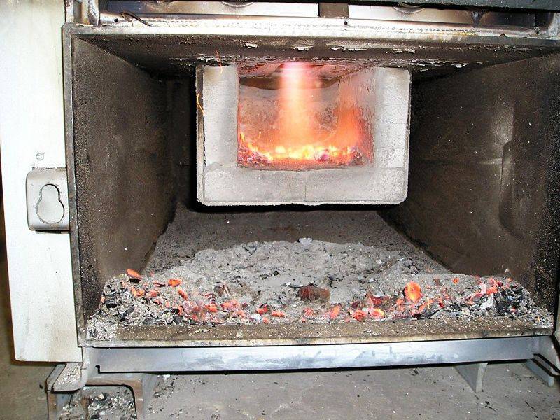 Как правильно топить печь углем зимой