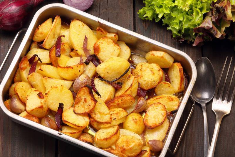 Как запечь картофель - лучшие рецепты и 10 правил для хрустящей корочки!