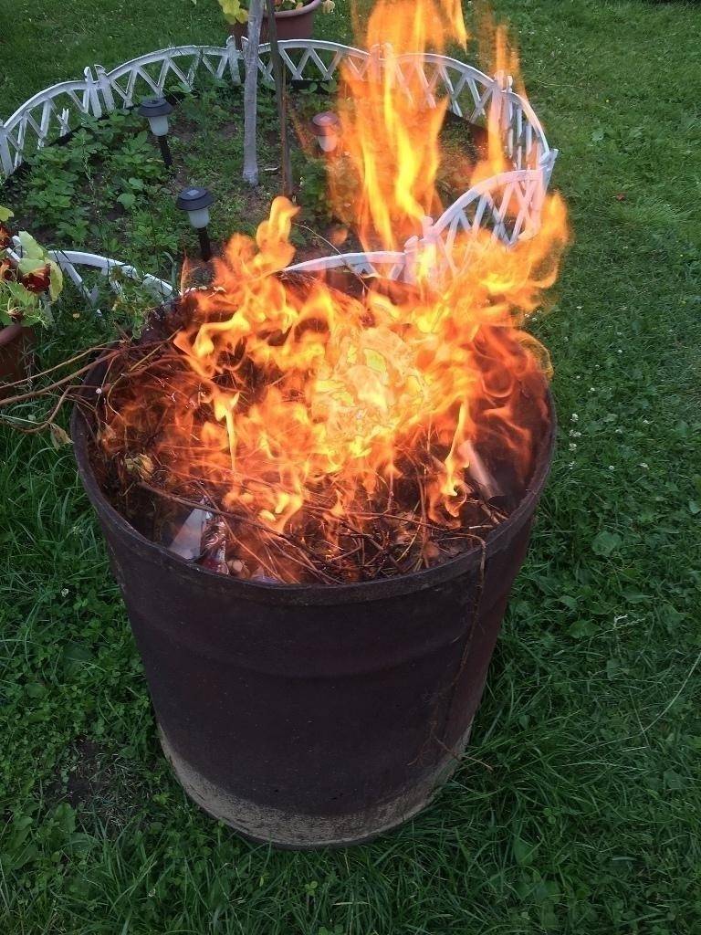 Сжигание мусора в частном доме и на заводе: правила, штрафы