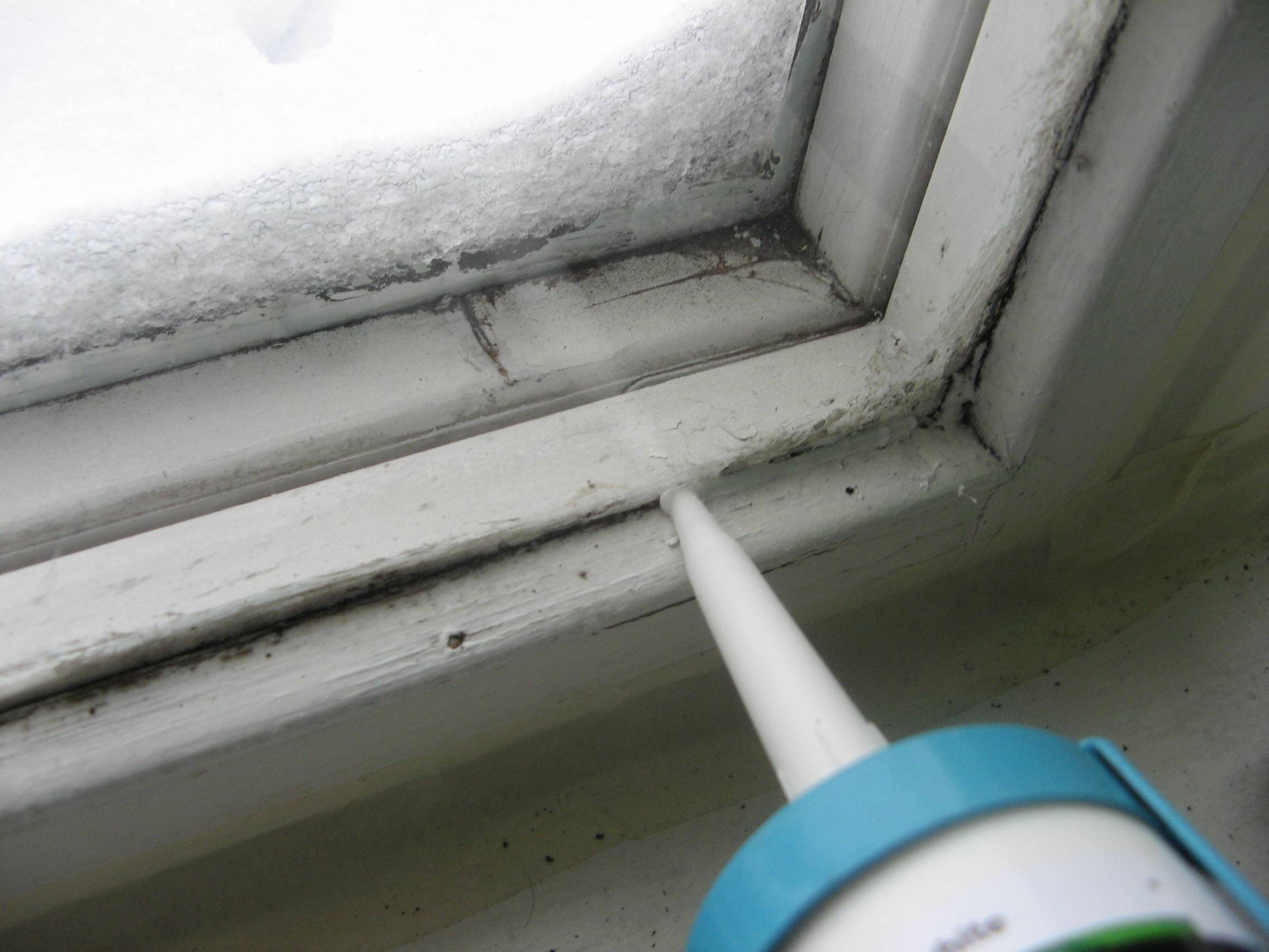 10 проверенных способов как утеплить окна на зиму своими руками