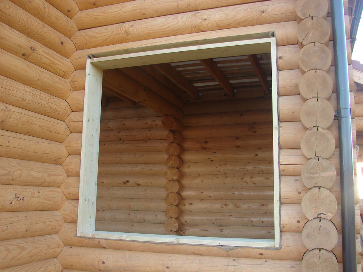 Установка окон и дверей в деревянном доме