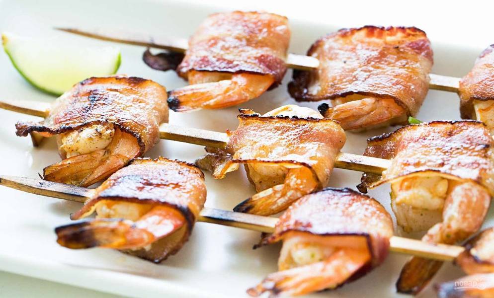 Курица в беконе – 6 рецептов приготовления в духовке, на сковороде, на мангале
