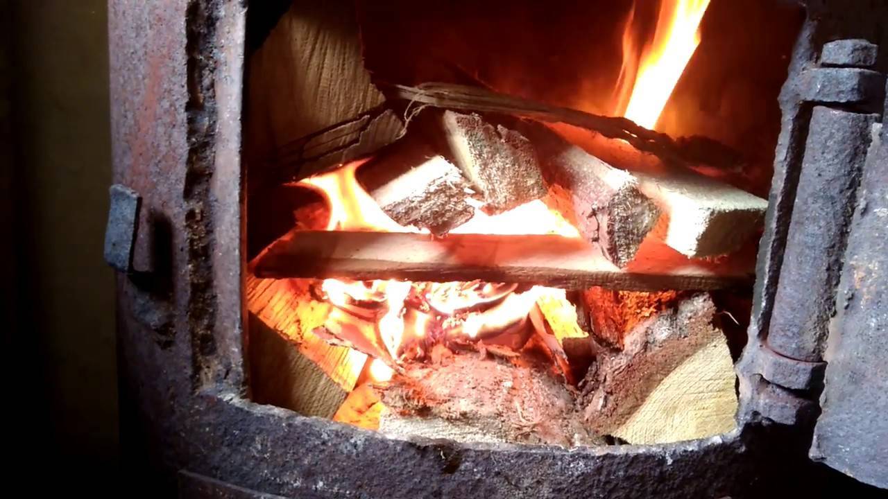 Как правильно топить печь дровами