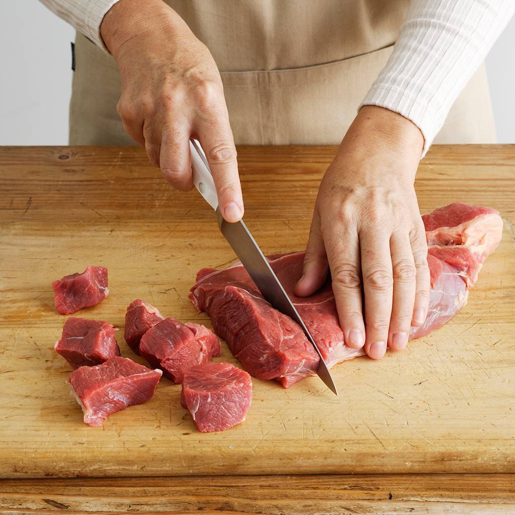 Как подготовить мясо для шашлыка? учимся правильно рассчитывать, нарезать и мариновать мясо