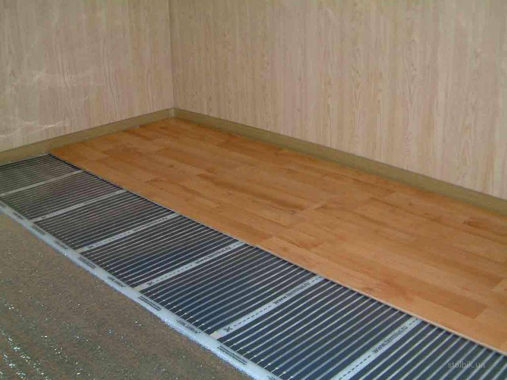 Теплый пол под ламинат в деревянном доме: укладка на деревянный пол