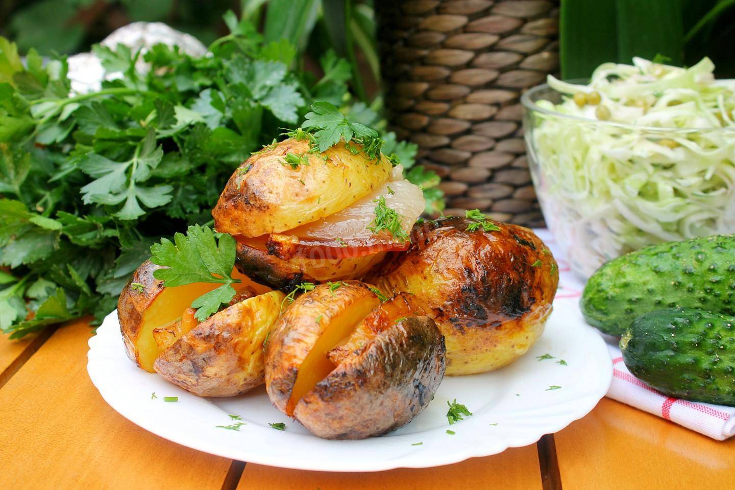 Картофель на мангале: топ-4 рецепта, секреты поваров