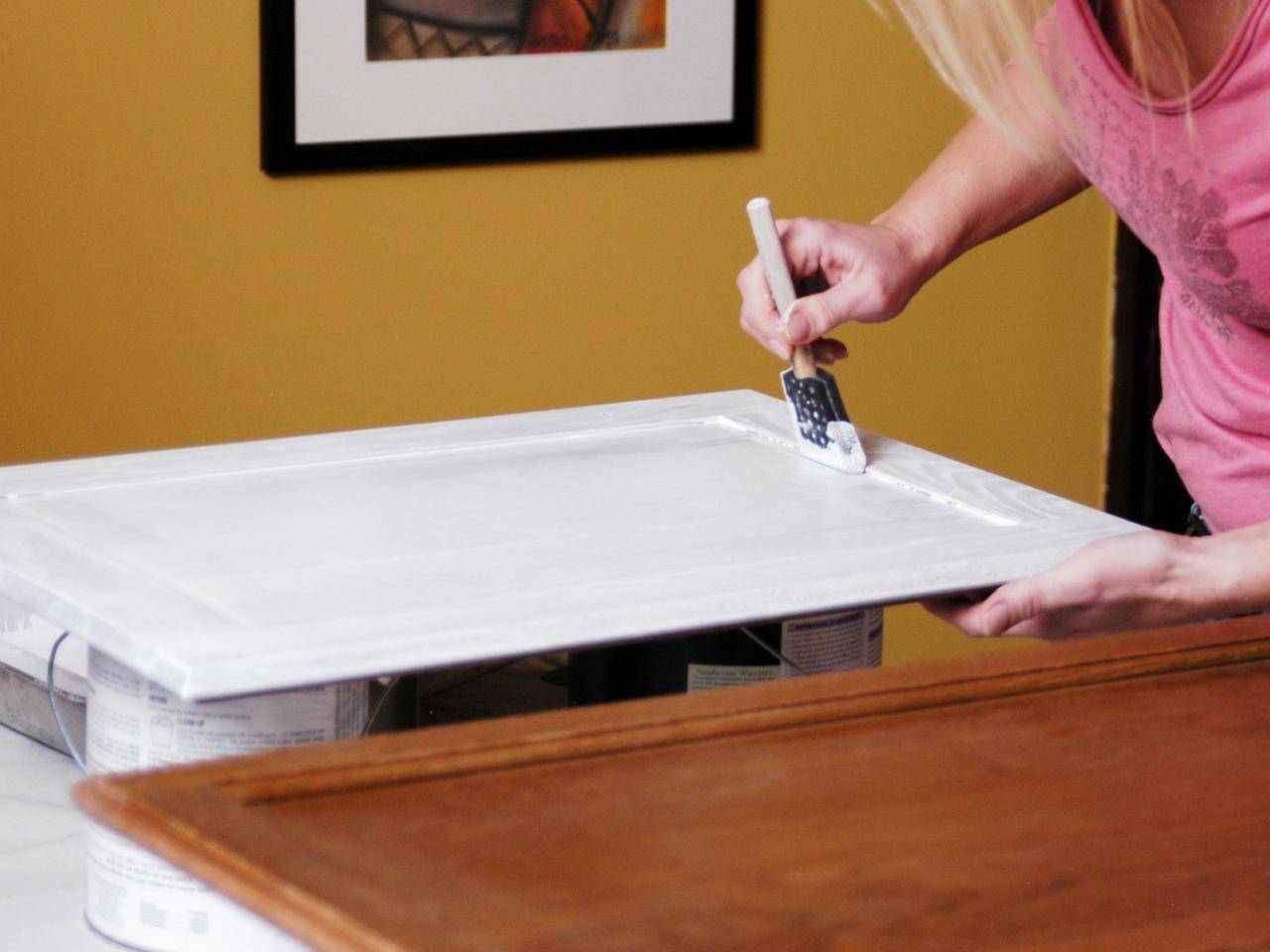 Как покрасить мдф своими руками в домашних условиях, можно ли это делать?