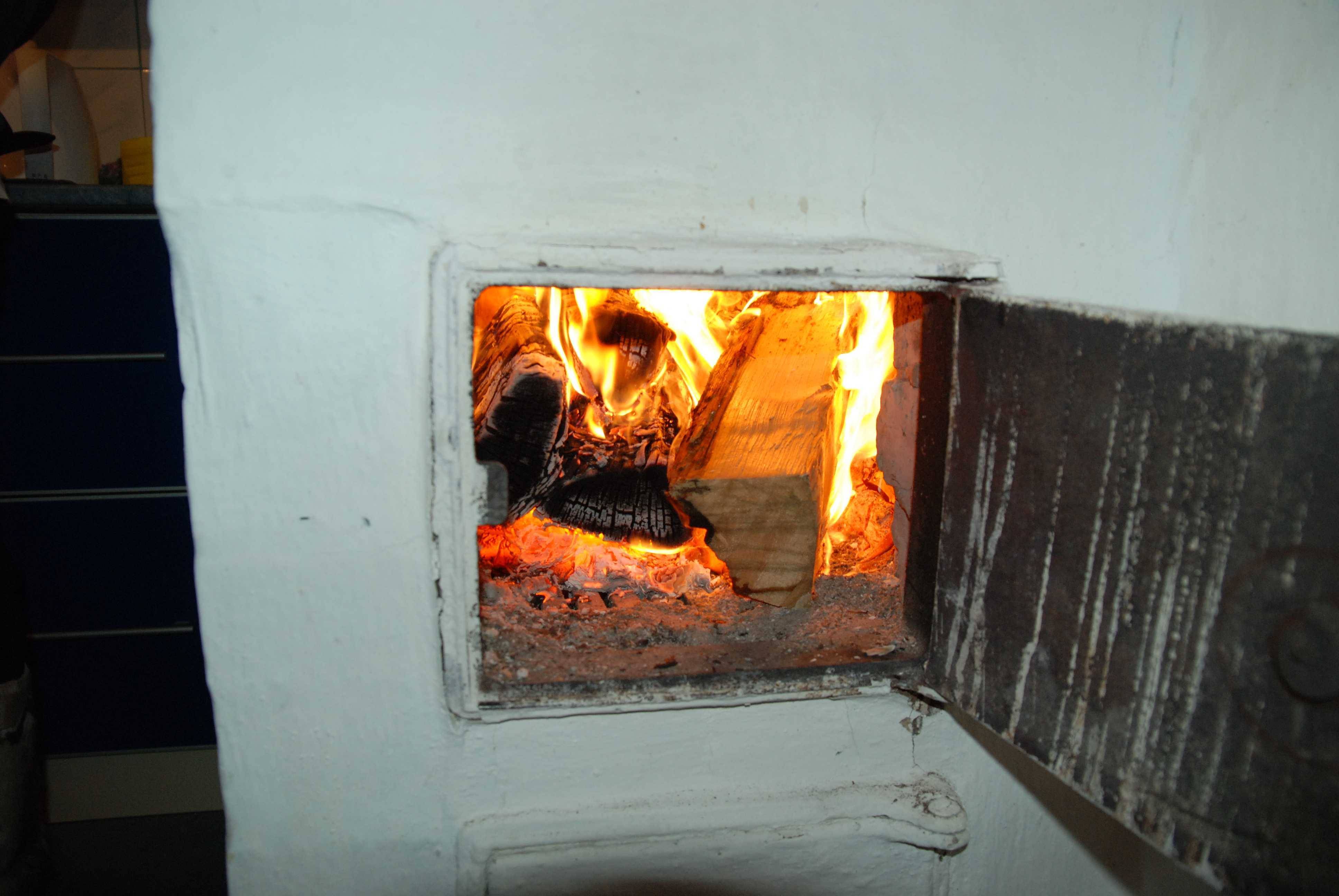 Как правильно топить печку дровами в доме, русскую печь