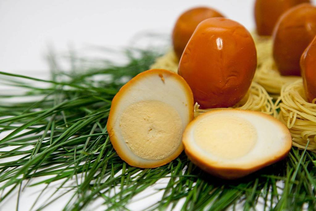 Узнайте, как приготовить копченые яйца?